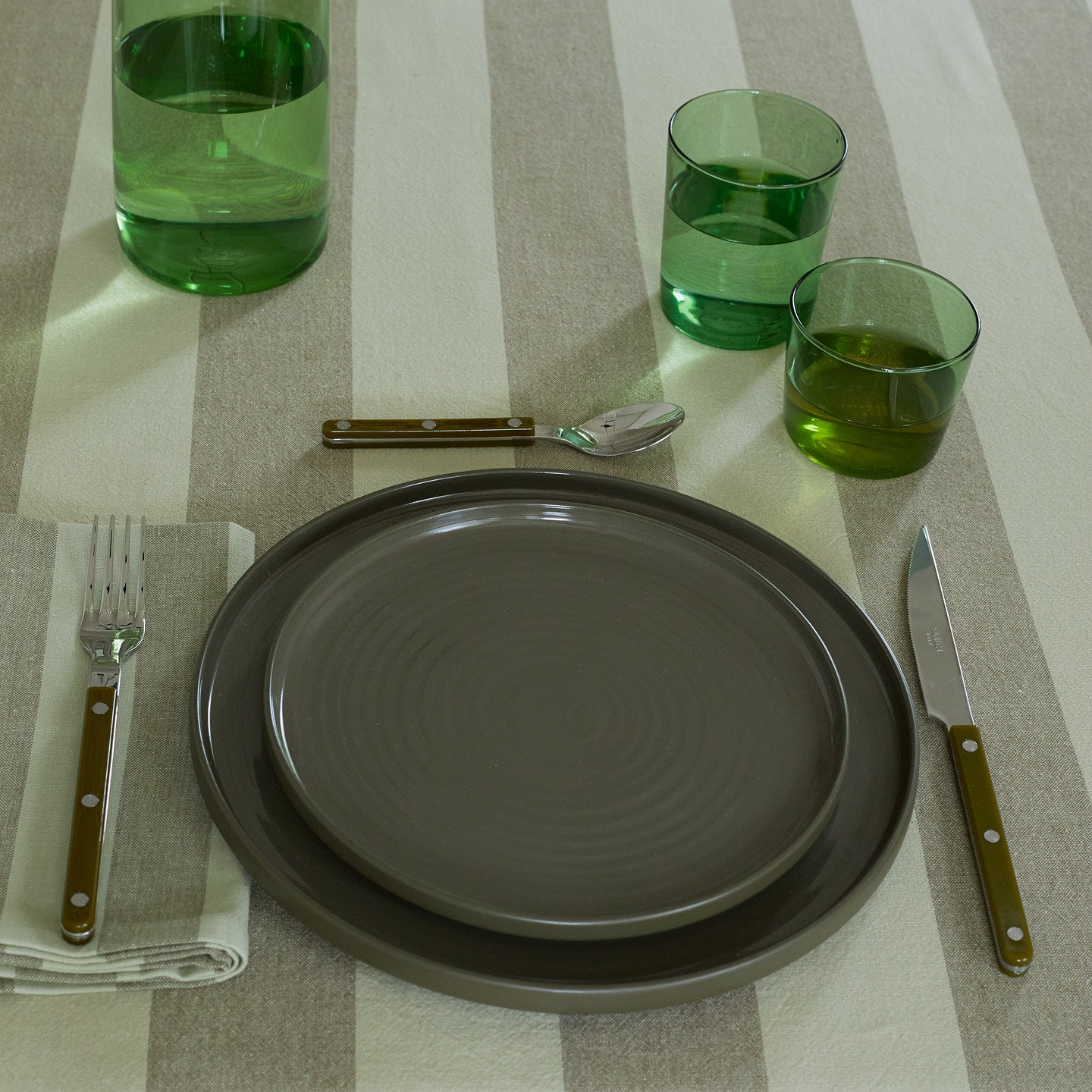 Coordinated tableware and glassware collection